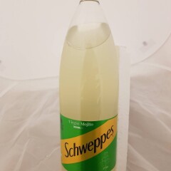 SCHWEPPES Laimi-piparmündimaitseline karboniseeritud karastusjook 1,5l