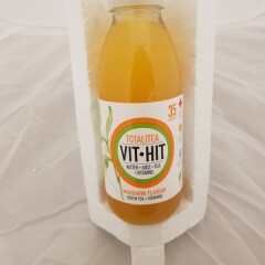VIT-HIT Madala kalorsusega mandariini- ja apelsinimahlajook, rohelise teega, vitamiinide ja magusainega 500ml