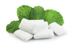 PURE WORLD Strawberry and banana flavored chewing gum 14g